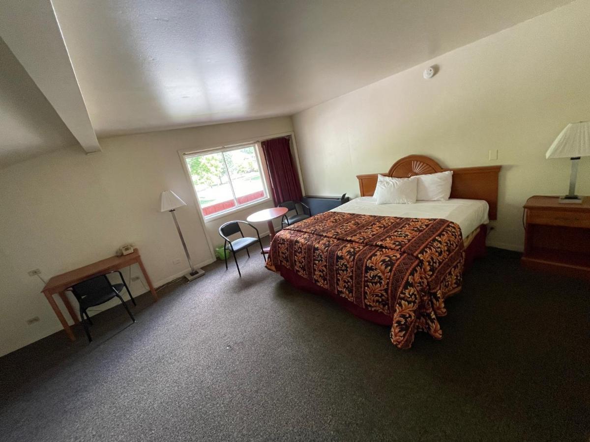 Vibe Inn - Whirlpools Suites - Lyons Extérieur photo