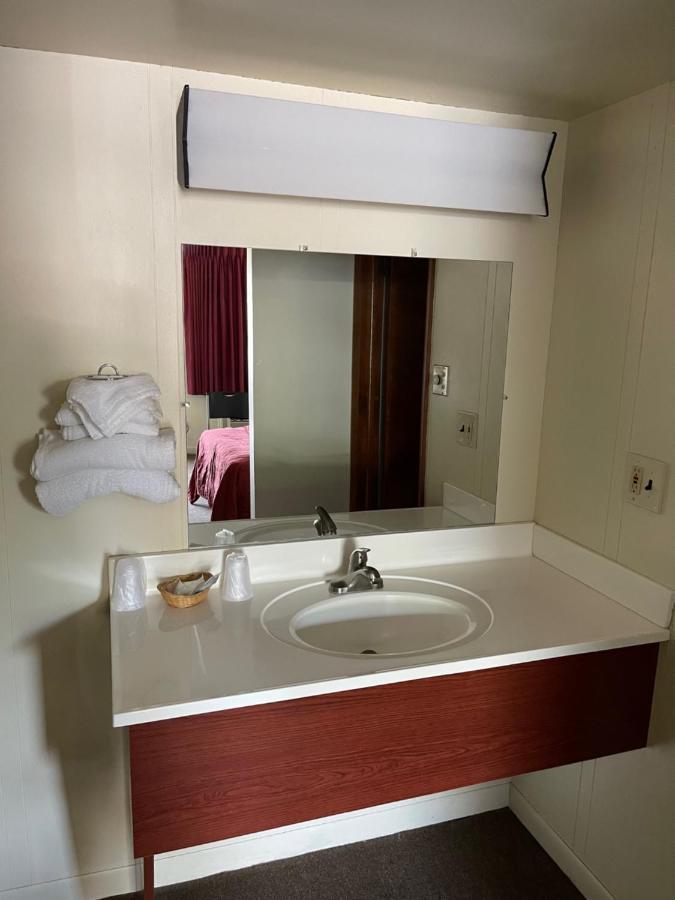Vibe Inn - Whirlpools Suites - Lyons Extérieur photo