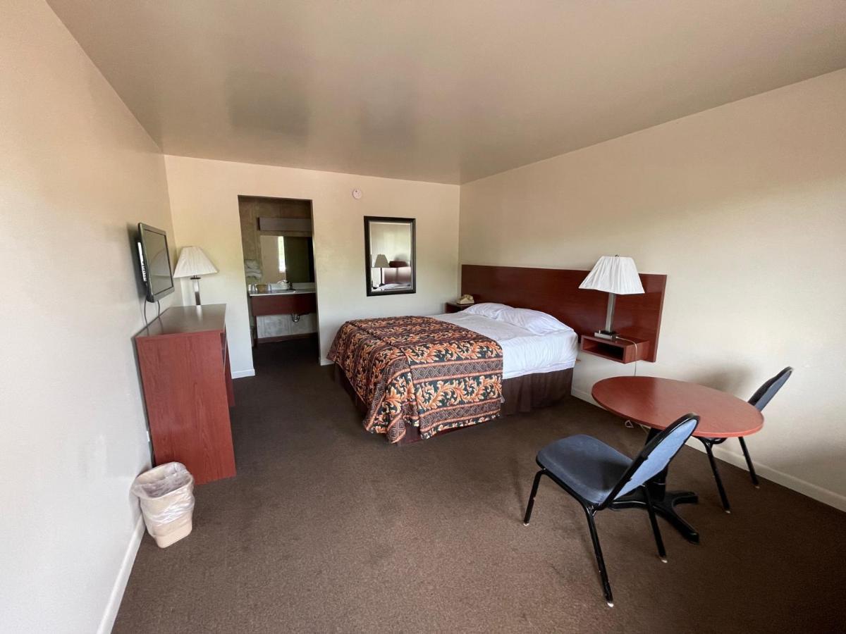 Vibe Inn - Whirlpools Suites - Lyons Extérieur photo