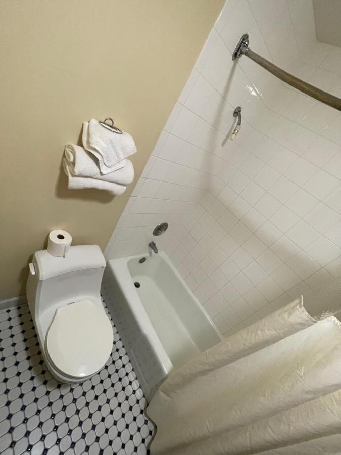 Vibe Inn - Whirlpools Suites - Lyons Extérieur photo