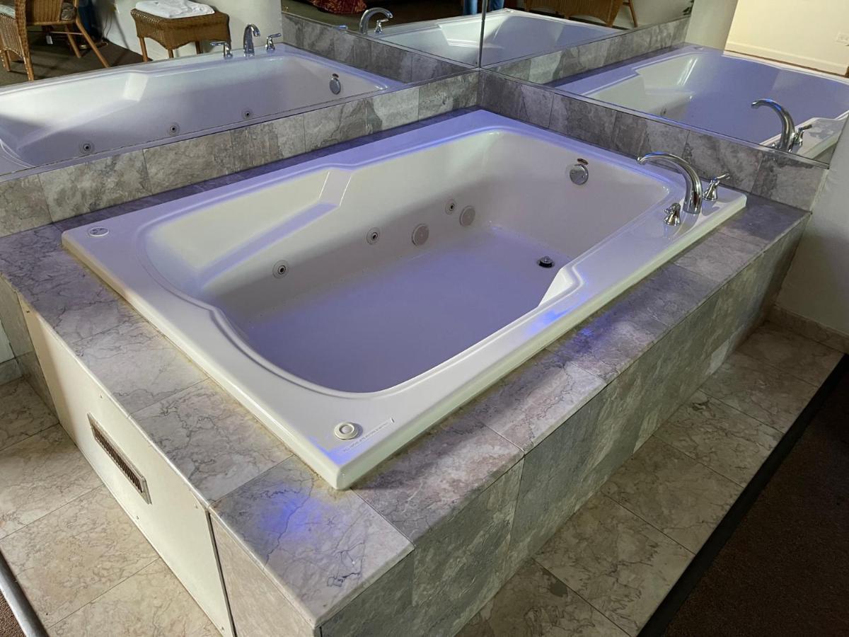 Vibe Inn - Whirlpools Suites - Lyons Extérieur photo