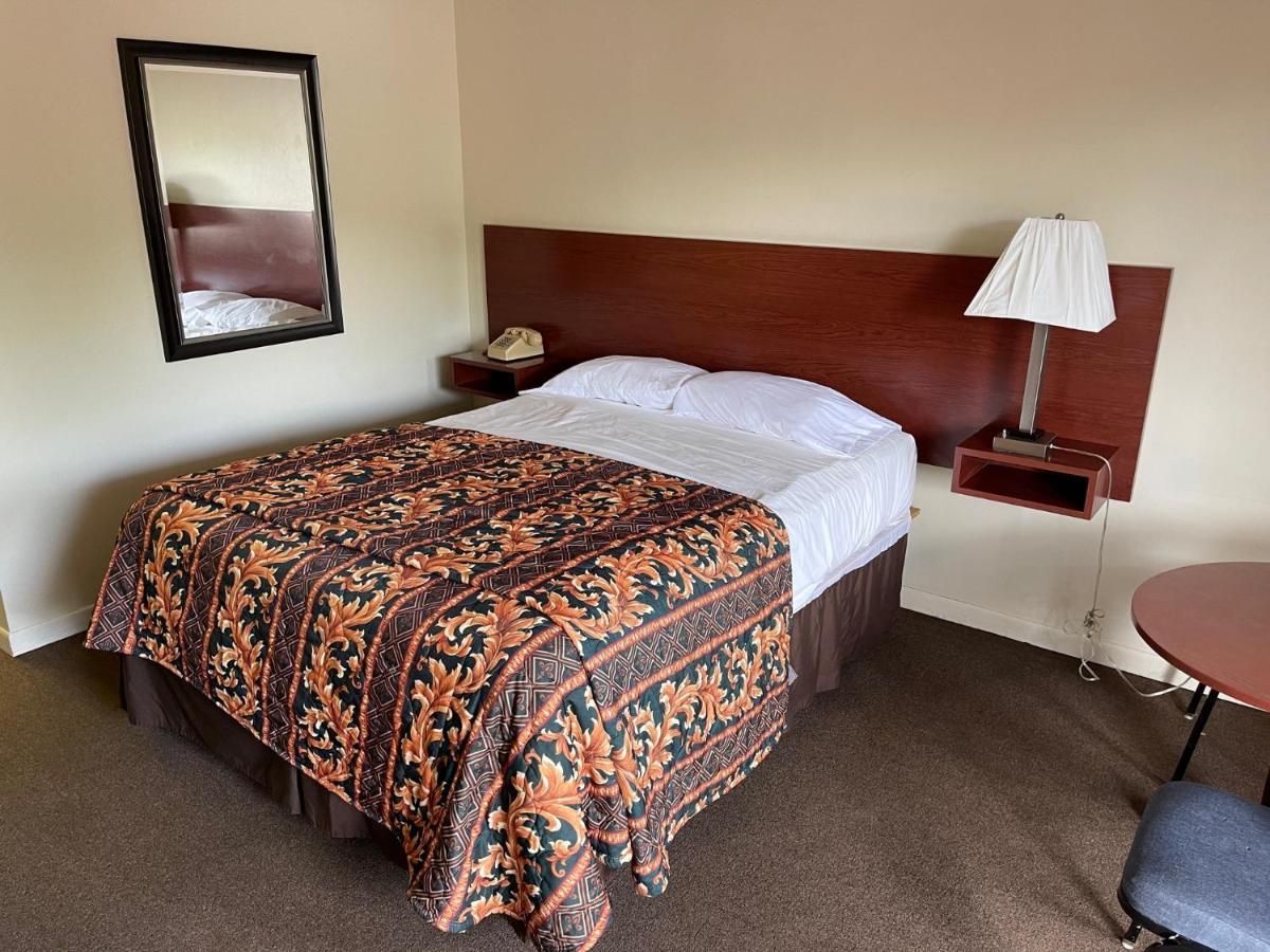 Vibe Inn - Whirlpools Suites - Lyons Extérieur photo
