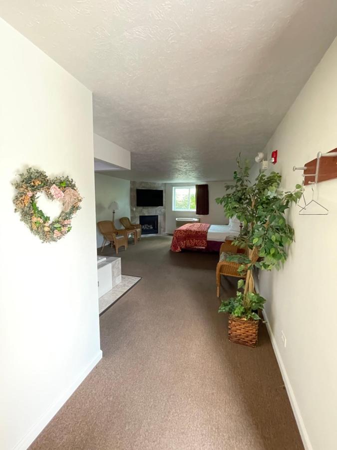 Vibe Inn - Whirlpools Suites - Lyons Extérieur photo