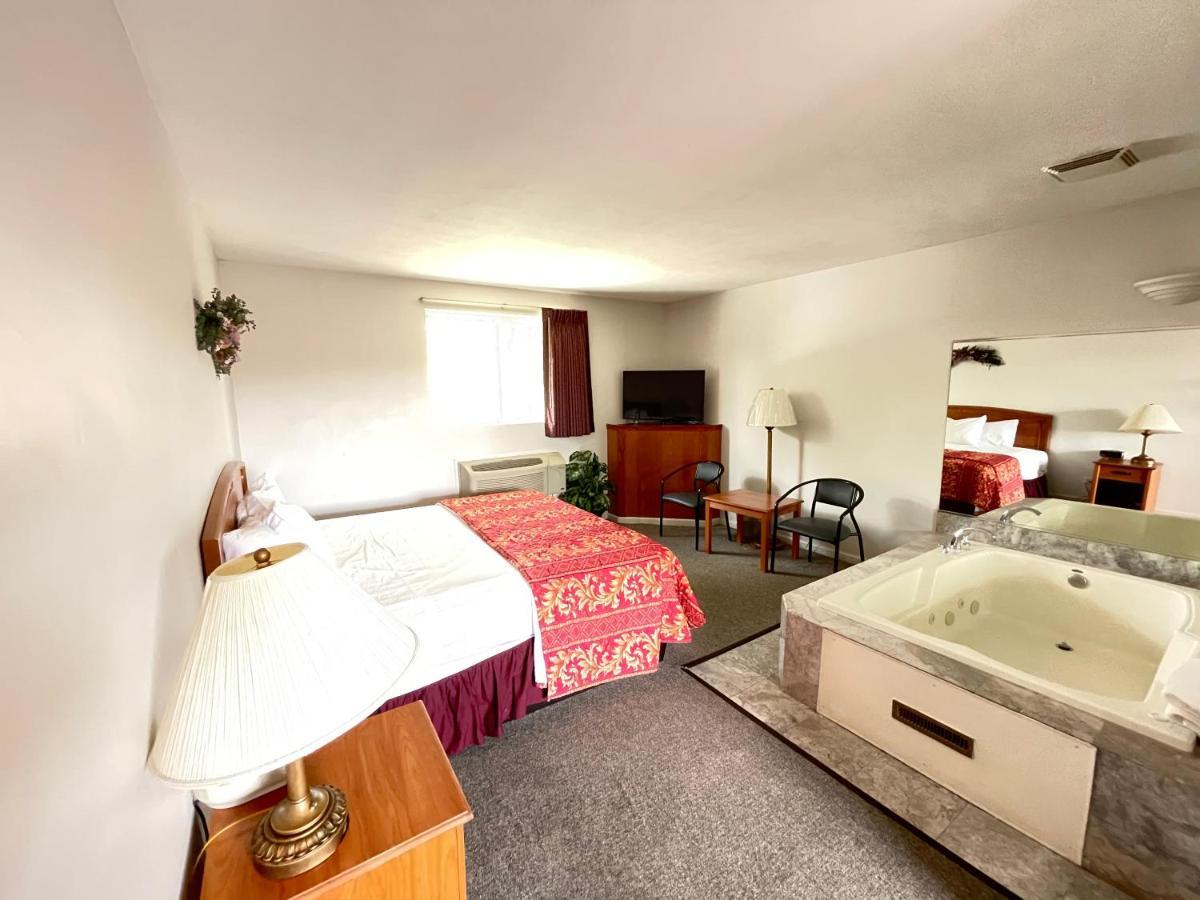Vibe Inn - Whirlpools Suites - Lyons Extérieur photo